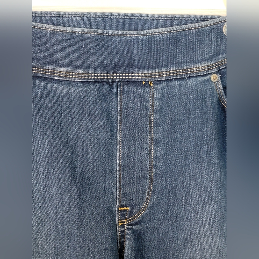 NWT Levi's Perfectly Slimming Straight Leg Pull On Jeans Size 14M/32 - Picture 5 of 11